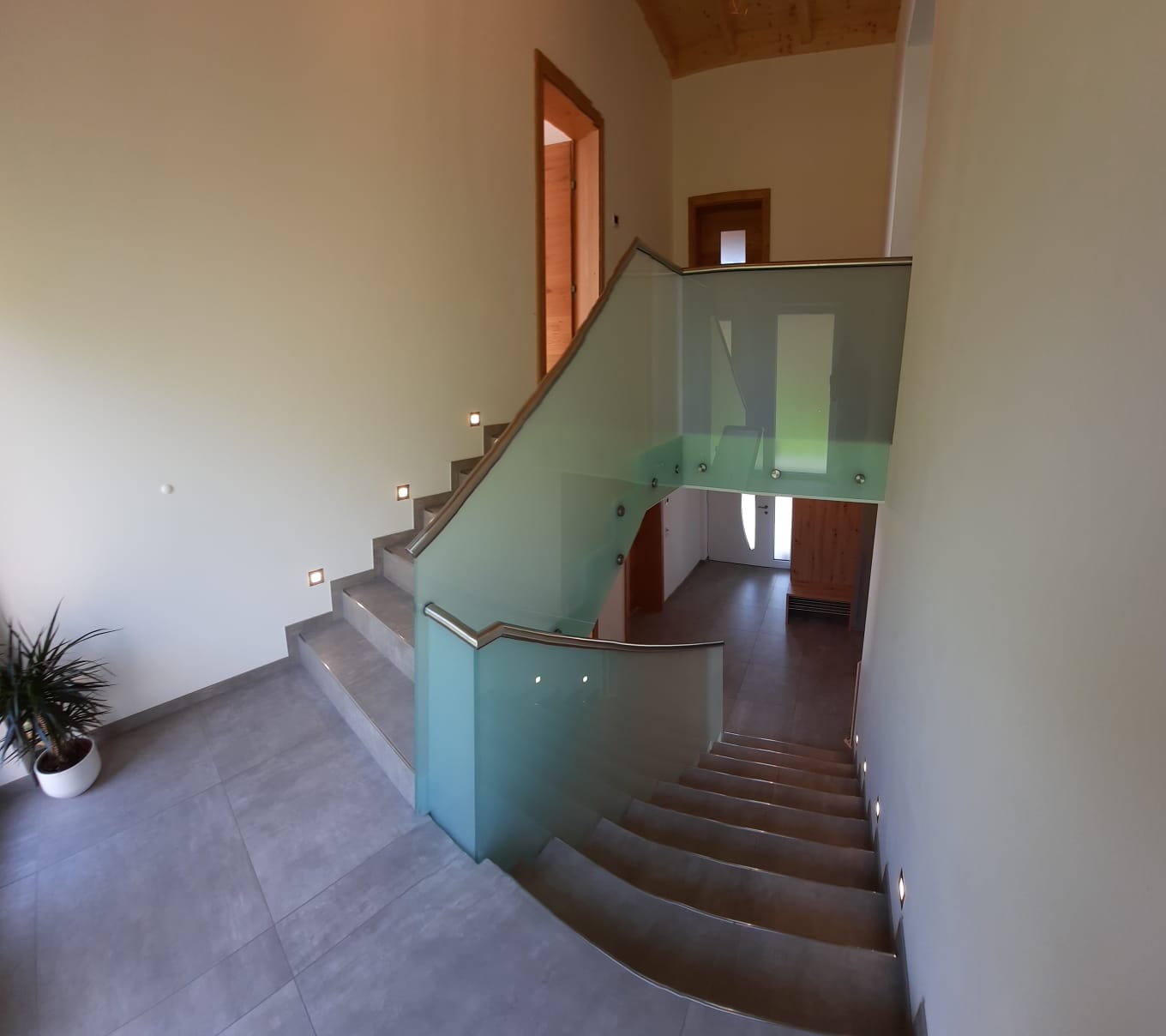 Elegantes Stiegengeländer aus Verbundsicherheitsglas